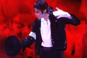 Posters claiming Michael Jackson's innocence on London buses