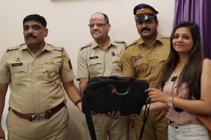 Mumbai Police bring joy to woman who lost her laptop in Juhu