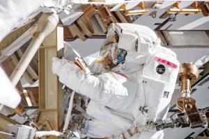 Lack of fitting spacesuits leads to scrapping of all-women spacewalk