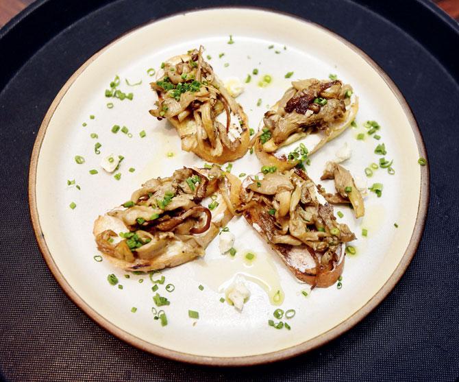 Oyster mushrooms and goat cheese crostini