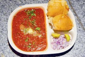 Do street food joints at Mumbai beaches meet hygiene standards?