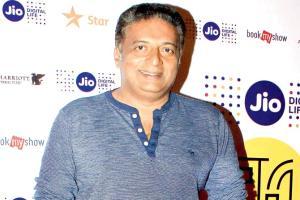 Actor Prakash Raj files nomination as Independent