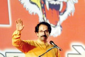 Uddhav Thackeray praises PM Narendra Modi, slams opposition