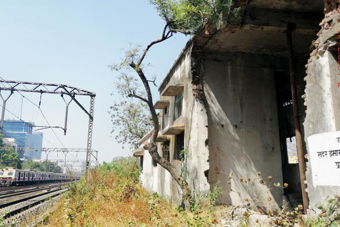 The old 1,500 V Direct Current (DC) sub-station between Vikhroli and Kanjurmarg has become a safe haven for urchins and drug addicts