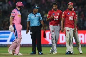 Ashwin's 'mankading' act sends cricketers into a frenzy on Twitter