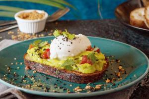 Breakfast specialties for dinner at this Colaba restaurant