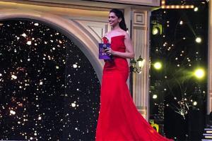 Deepika Padukone sets ball rolling with her first award for the year