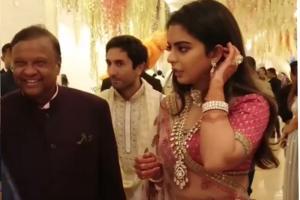 Watch Video: Isha Ambani with in-laws at Akash-Shloka's wedding