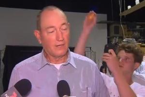Aus senator blames Muslim immigrants for mosque attack; gets hit by egg