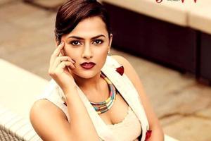 Shraddha Srinath pays an ode to Bollywood heroines of 90s