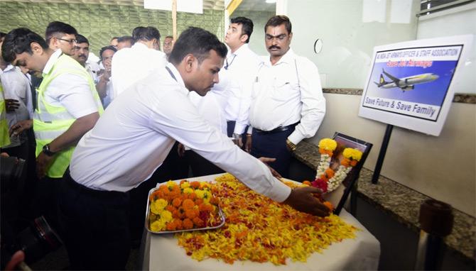 In pic: Jet Airways employees offer condolences to the late Shailesh Singh who was a cancer patient and allegedly committed suicide after jumping from the fourth floor of his building in Nalasopara last week.