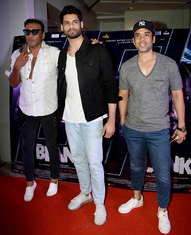 Belonging to the film industry, there was a question of him being the product of nepotism. Talking to mid-day about his debut vehicle, Karan Kapadia said that he bagged the film on his own merit, and didn't seek anyone's advice for it.
In picture: Jackie Shroff, Karan Kapadia and Tusshar Kapoor at the screening. 