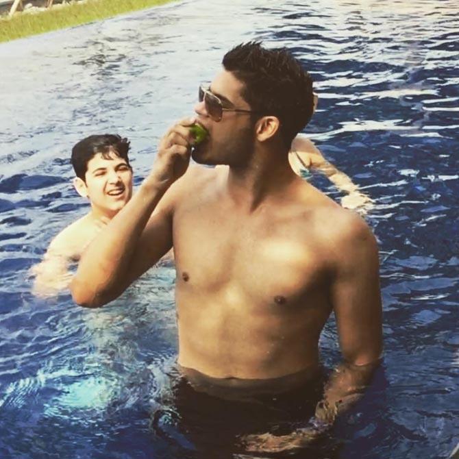 Karan Kapadia revealed that he had earlier been obese at 112 kg but following regular gymming, he is now a fit and healthy 88. 