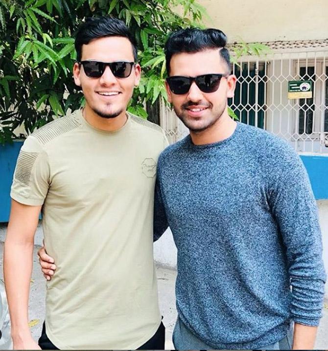 Rahul Chahar posted this picture with Deepak Chahar ahead of their MI vs CSK clash and wrote, 