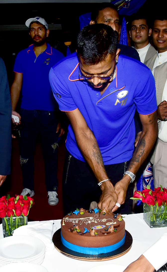 Hardik Pandya cuts a cake at Antilia for the grand IPL party