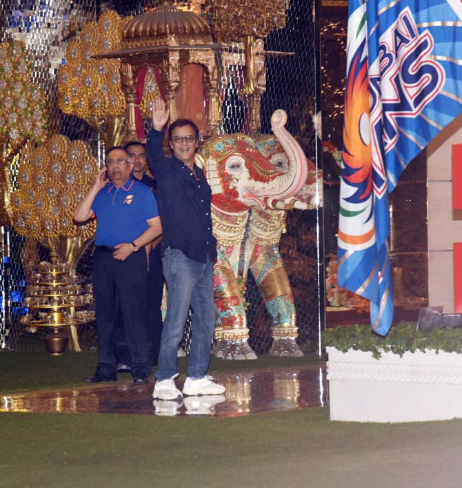 Bollywood director-producer Vidhu Vinod Chopra arrives at Antilia for the grand IPL party