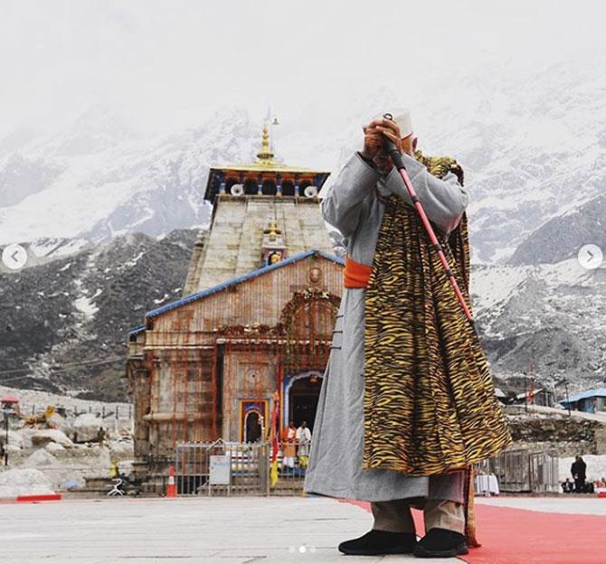 After Kedarnath, Prime Minister Narendra Modi on Sunday offered prayers at the Badrinath temple in Chamoli district of Uttarakhand. After offering prayers at the Kedarnath temple in the morning, Modi flew to Badrinath and paid obeisances to the Lord Badri (Vishnu) shrine there. The priests and purohits chanted Vedic hymns while the Prime Minister offered prayers