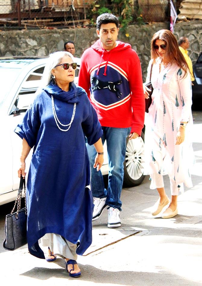 Jaya Bachchan, Abhishek Bachchan and Shweta Bachchan Nanda were clicked while arriving at the Summer Funk 2019, organised by the Shiamak Davar’s Institute for Performing Arts. The event was held at St. Andrews Auditorium, Bandra, Mumbai.
