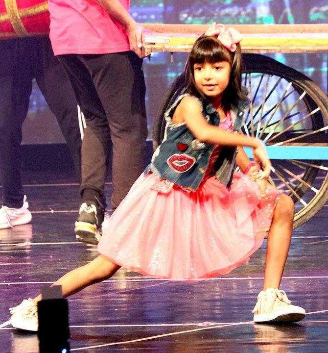 It's all in the genes, all we can say, after seeing Aaradhya Bachchan setting the stage on fire at the Summer Funk 2019, organised by the Shiamak Davar’s Institute for Performing Arts. The youngest member of the Bachchan family - Aaradhya's pictures from the event are going viral like crazy. Aaradhya looked super adorable as was seen dressed in a pink frock and a denim jacket for her dance performance. (All photos/Yogen Shah)