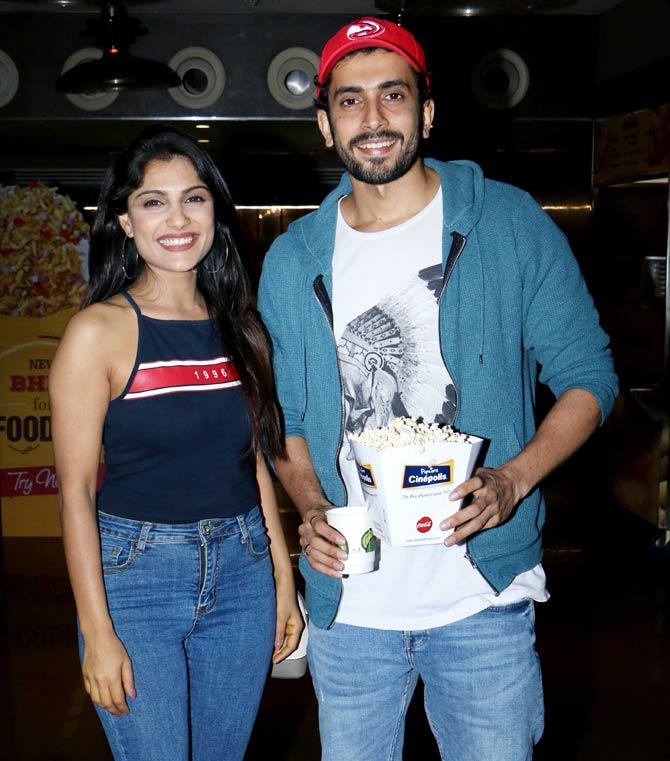 Sunny Singh poses with his Sonu Ke Titu Ki Sweety and Pyaar Ka Punchnama co-star Ishita Raj at the special screening of Setters.