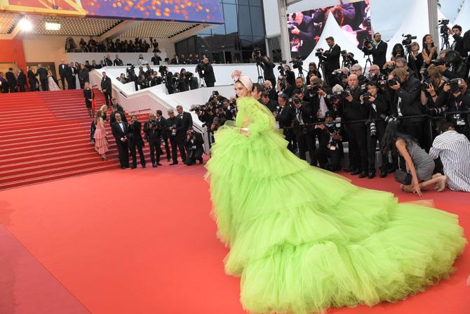 Deepika Padukone's neon green was 10 on 10 for us! What do you think?