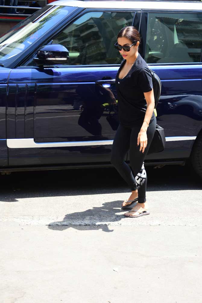 Malaika Arora was spotted at her gym in Bandra, Mumbai. The Bollywood fitness divas was spotted in an all-black attire for her gym outing. Malaika is a fitness icon and nobody can deny this fact. The actress keeps sharing pictures of her workout videos on her social media handle and motivates her followers to follow suit. All pictures/Yogen Shah
