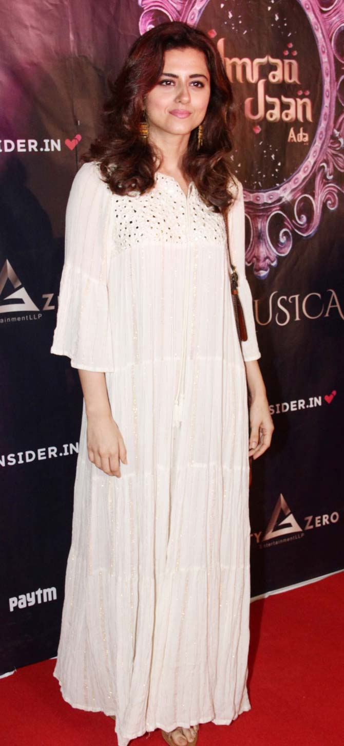 Ridhi Dogra too opted for a white outfit for the event. The actress was all smiles as she posed for the shutterbugs at the premiere of the music theatre 'Umrao Jaan', held at Rangmandir, Bandra.