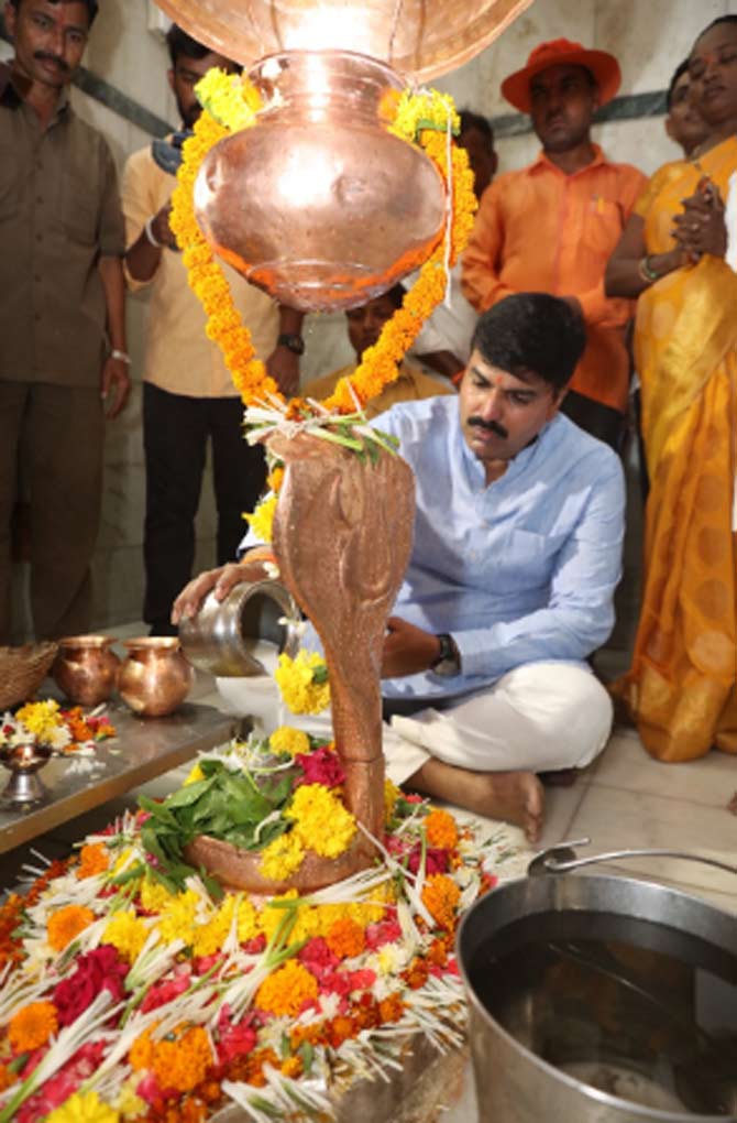 Shiv Sena leader Rahul Shewale performs puja at his residence ahead of the Election results.