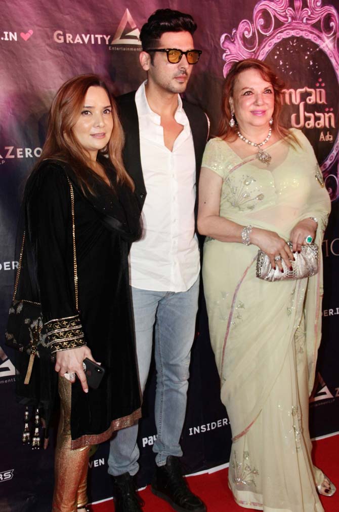 Zayed Khan attended Umrao Jaan's premiere with his wife Malaika Parekh and mother Zarine Khan. The veteran actress looked graceful in a georgette saree and we must say she is ageing like a wine!