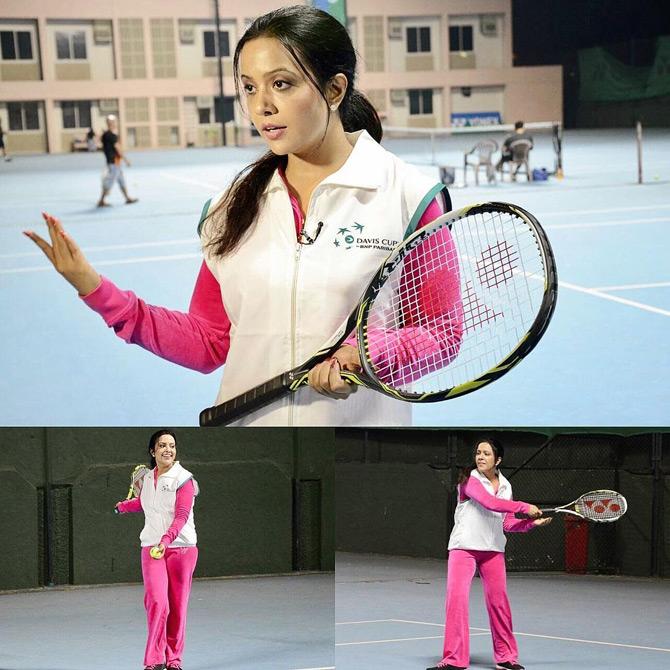If Amruta Fadnavis swears by Yoga to stay fit and healthy, she also loves sports. Amruta Fadnavis was a U-16 state-level tennis player during her college days.
In pic: Amruta Fadnavis enjoys a game of Tennis as she sweating it out at a tennis court.