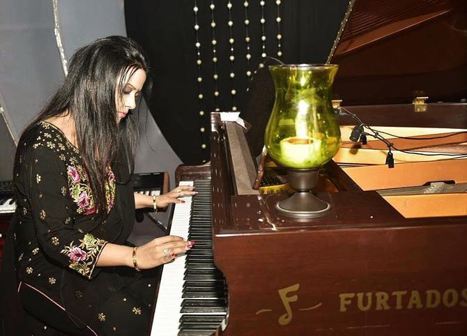Amruta Fadnavis is not only good on the mic, but she is great at playing the piano too. Amruta shared this picture with her Insta followers where she is seen playing the piano as she captioned the picture: Life is like a piano! What you get out of it depends on how you play it!