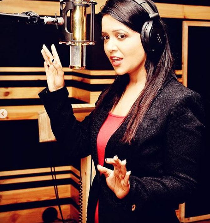 Amruta Fadnavis is a trained classical singer and after her arrival in Mumbai, the 40-year-old has left no stone unturned to showcase her singing talent. Be it social causes, singing at Navratri events or showing her singing skills at Umang 2019, she has never shied away from getting on the mic and singing.