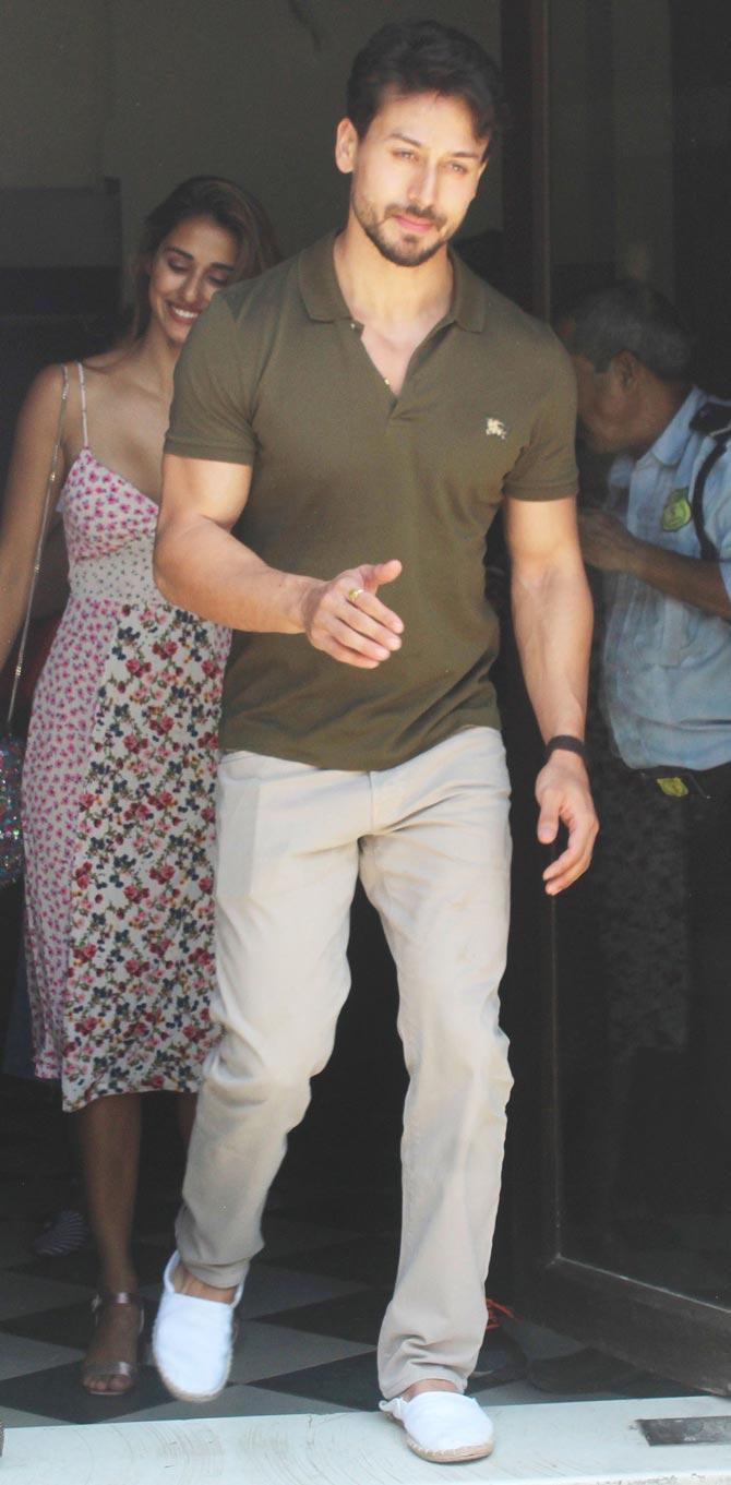Tiger Shroff Disha Patani Ananya Panday and Shanaya Kapoor at eatery Bandra