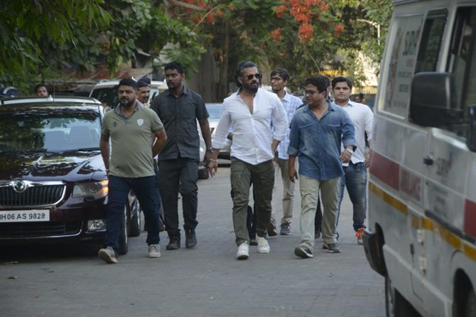 Suniel Shetty also came in to pay his respects to the ace stunt and action director.