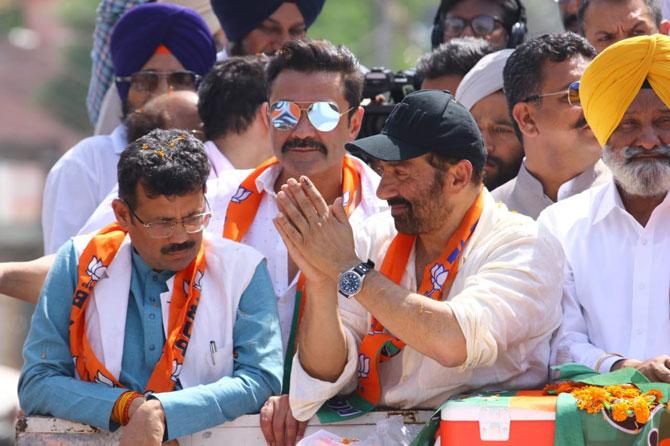 Several BJP leaders, including former Punjab BJP chief Kamal Sharma and Akali leader Gurbachan Singh Babehali, were also part of the roadshow. However, there was no senior leader from Akali Dal present. 