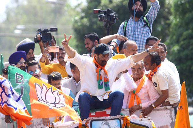 Actor and BJP candidate from Gurdaspur Lok Sabha seat Sunny Deol Thursday launched his poll campaign for the general election with his first roadshow In Gurdaspur. The BJP has fielded the 59-year-old, a Jat Sikh, against sitting Congress MP Sunil Jakhar, AAP's Peter Masih and PDA's Lal Chand