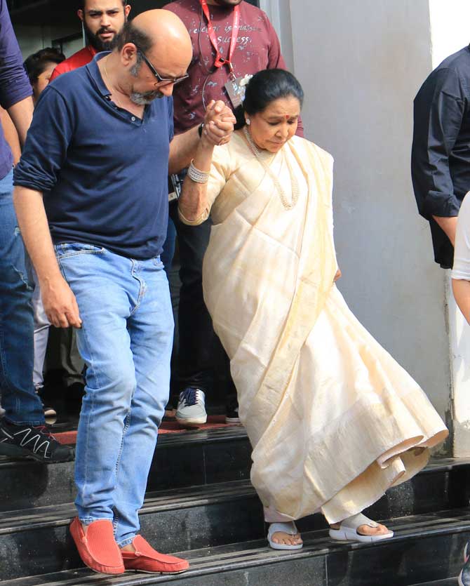 De De Pyaar De has grabbed a lot of eyeballs with its quirky storyline and a different take on urban relationships. Starring Ajay Devgn, Rakul Preet Singh and Tabu, the film shares an unusual plot with funny character sketches. All pictures/Yogen Shah
In picture: Asha Bhosle on the sets of The Voice. 