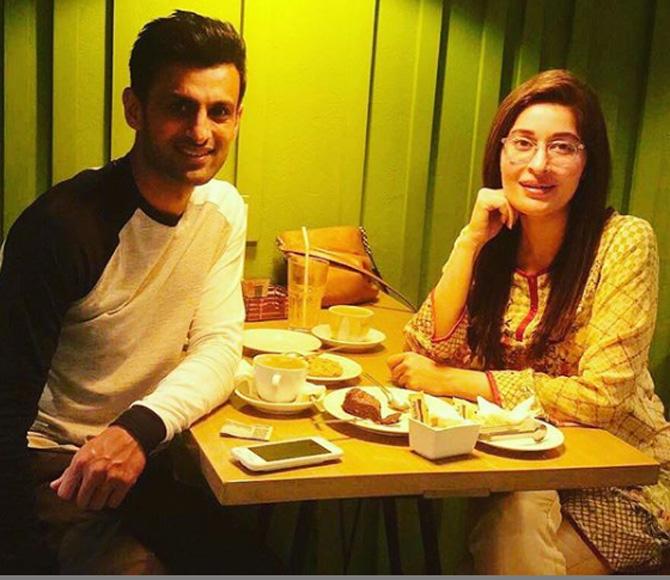 Pakistan cricketer Shoaib Malik posted this picture when he went out with a friend to enjoy a dinner outing.