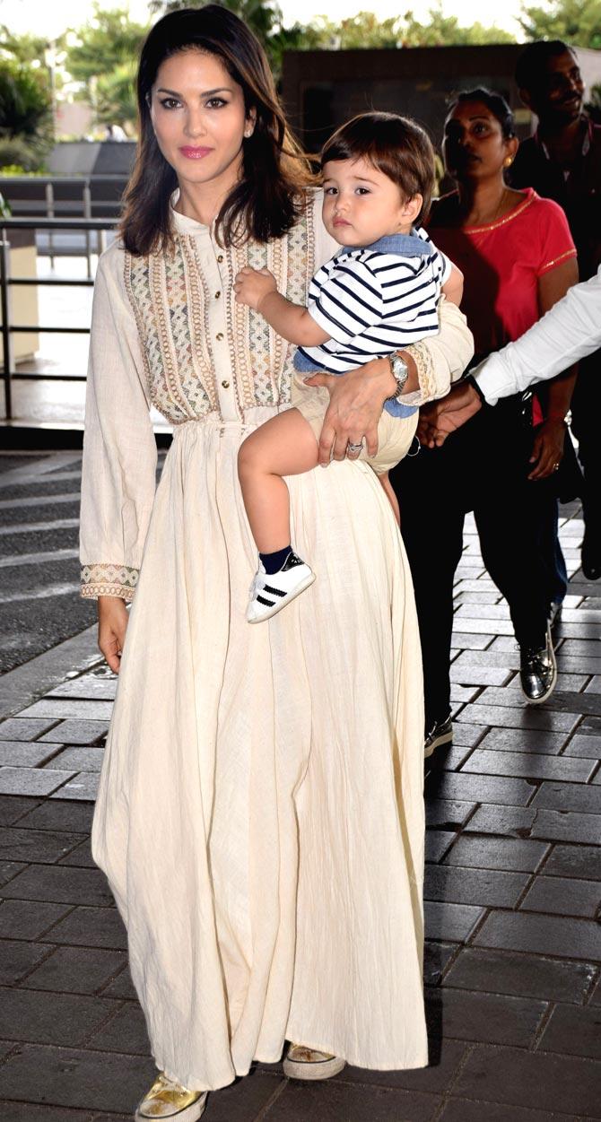 Sunny Leone was clicked with her twins - Asher and Noah Singh Weber at the Mumbai airport. On the professional front, Sunny Leone is ready to try her hand at the horror-comedy genre with her next, Coca Cola. After a string of special appearances and dance numbers, this will mark Leone's first feature film in Bollywood since Tera Intezar (2017). All pictures/Yogen Shah