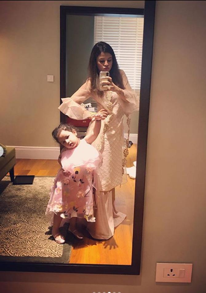 Whose pose do you like better? Sakshi Dhoni's or Ziva's? The good-looking mother-daughter duo in a cool selfie before an outing