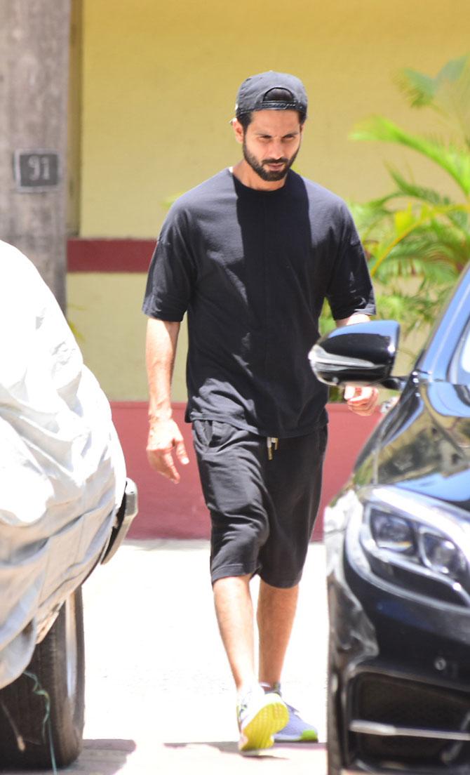 Shahid Kapoor opted for an all-black gym outfit for his workout session. The actor, who will be next seen in Kabir Singh, hits the gym with his wife often.