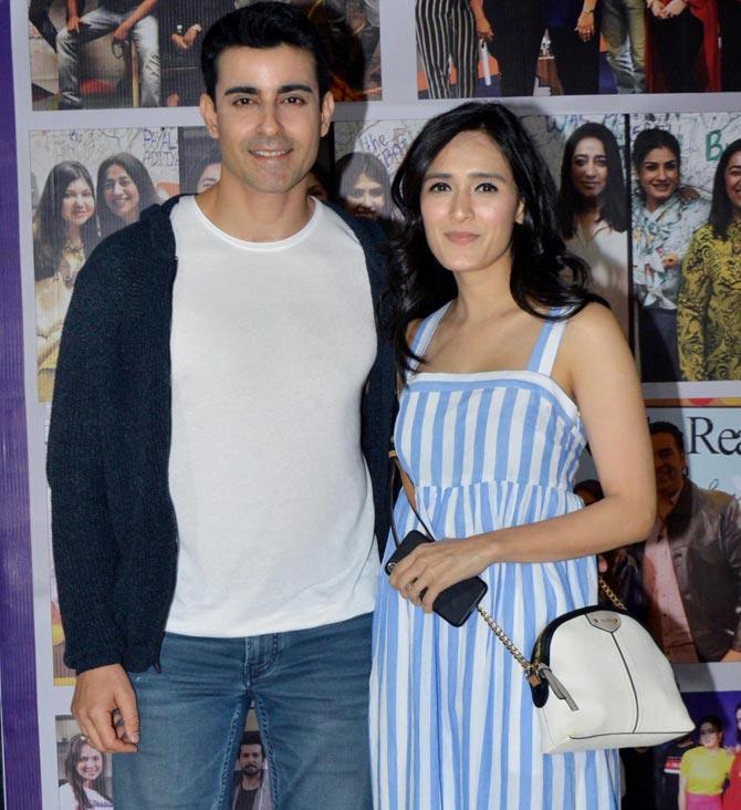 Gautam Rode and wife Pankhuri Awasthy pose for the photographers at Reel Or Real With Anu Ranjan season 3 bash.