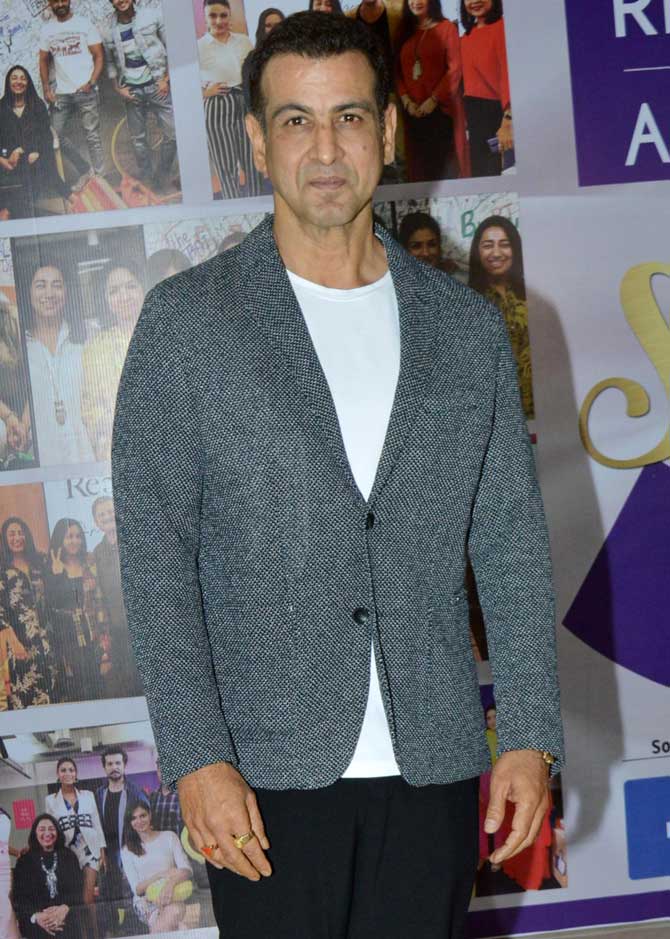 Ronit Roy also attended Anujan Ranjan's party to launch the season 3 of her chat show Reel Or Real With Anu Ranjan.