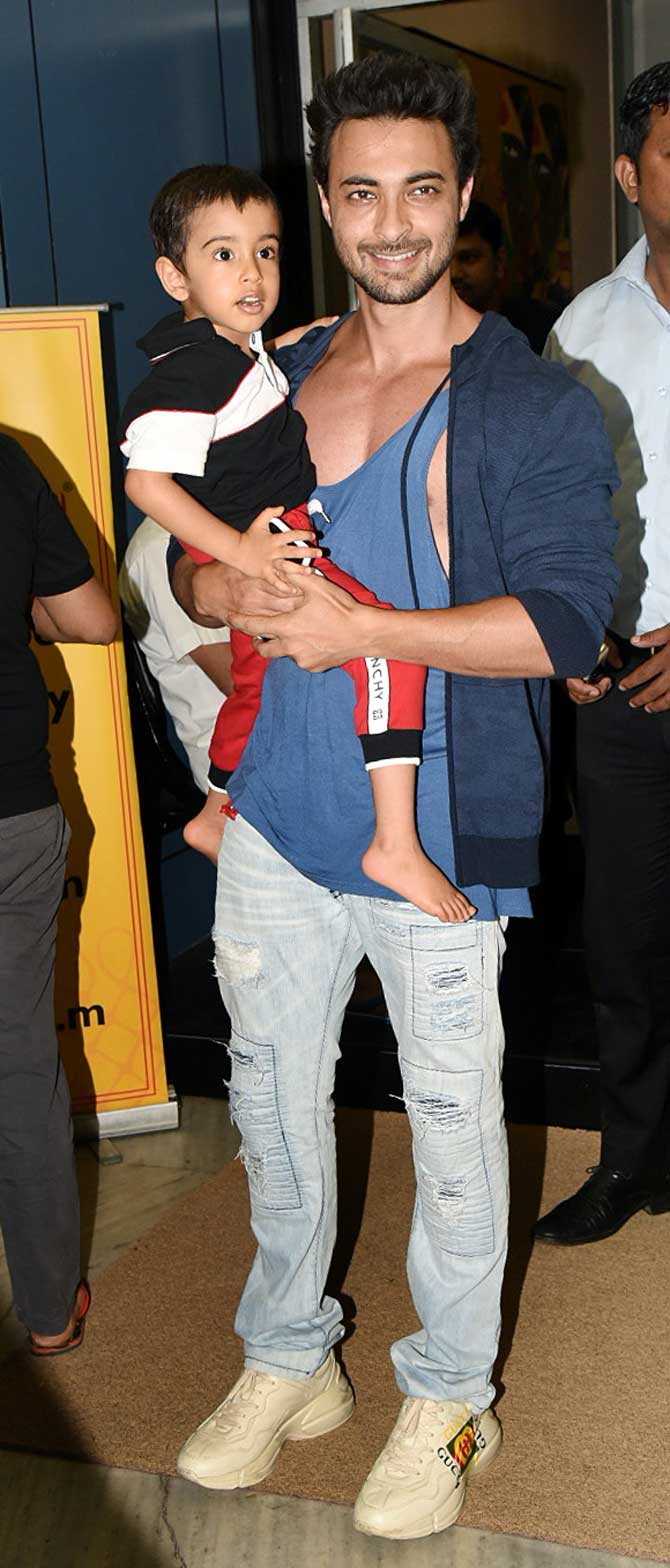 Loveyatri actor Aayush Sharma was also spotted with his son Ahil Sharma. The three-year-old kiddo was recently in the news when an online troll likened Ahil to 