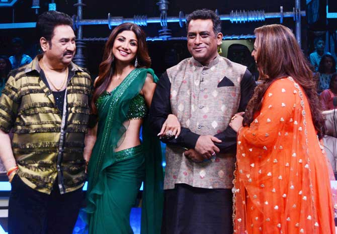 The performance revolved around a paralyzed patient who gets better as soon as he listens to the song, 'Kuch Na Kaho' which was sung by Kumar Sanu himself. Further, it was revealed that Kumar's songs are used as a therapy to cure paralyzed patients.