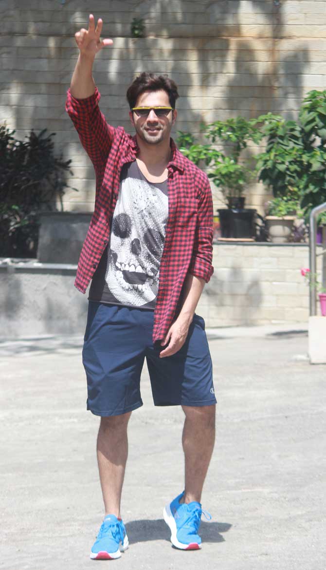 Like always, Varun Dhawan happily posed for the photographers outside his dance class in Andheri where he is busy prepping for Super Dancer 2. Varun sported a maroon checkered shirt and navy blue shorts. The Remo D'souza's directorial venture also features Nora Fatehi and Shraddha Kapoor