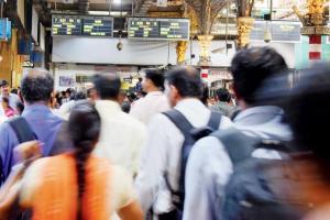Mumbai: CSMT's hi-tech indicators make commuters unhappy