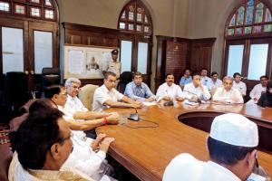 Congress leaders' discuss water issues with Mumbai civic chief