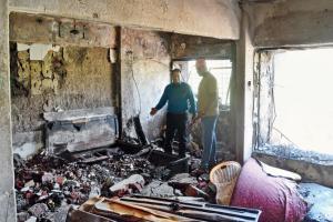 Mumbai: Three injured in fire breakout in Andheri West building