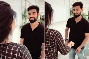 Boy goes down on knees to propose to girl but rejects her; here's why